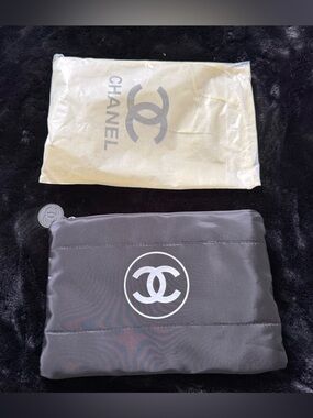 CHANEL Makeup Bag GWP Black Nylon CC - NWT
